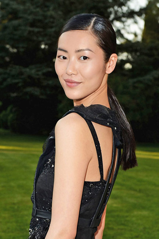 001-ELLE-models-travel-Liu-Wen-lgn-1790415