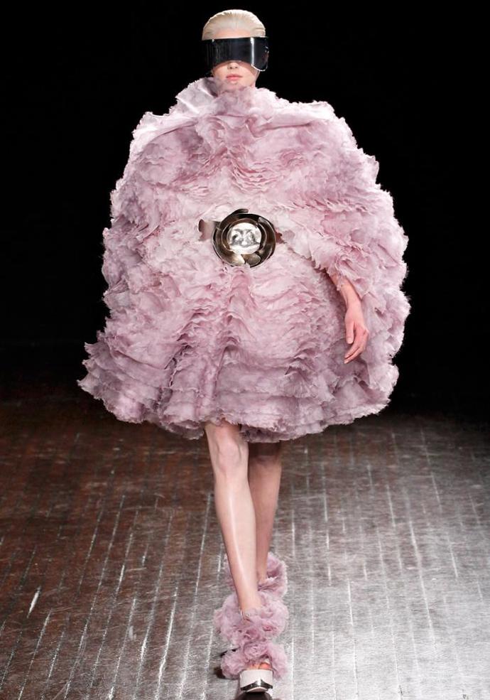 PFW podzim/zima 2012/13: něžná vize Alexandera McQueena