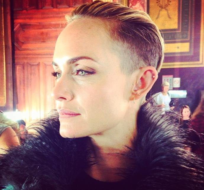 Amber Valletta – klučičí podstřih. Střih Guido Palau. 