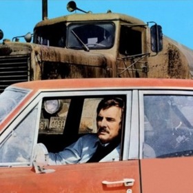 auto Plymouth Valiant r. 71, herec Dennis Weaver, film Duel, r. 1971 auto Plymouth Valiant r. 71, herec Dennis Weaver, film Duel, r. 1971