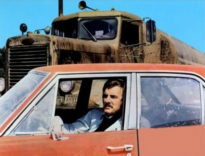 auto Plymouth Valiant r. 71, herec Dennis Weaver, film Duel, r. 1971
