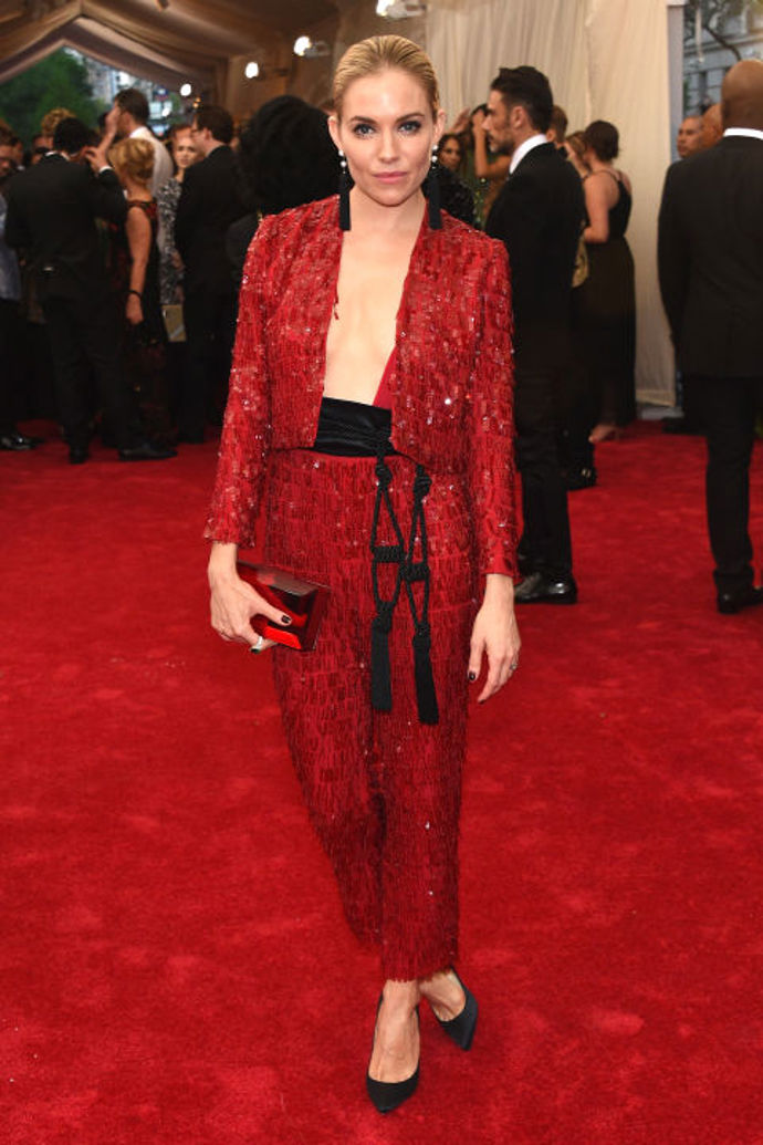 Sienna Miller v obleku Jacobs&Co