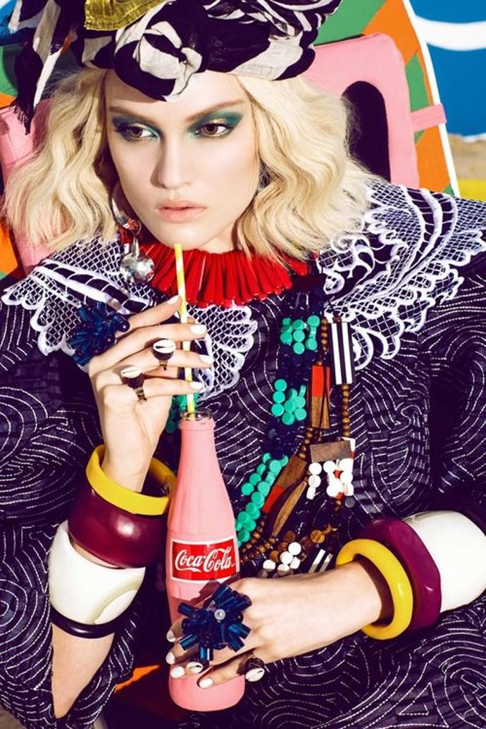 Červená revolta: Coca-Cola v módní fotce