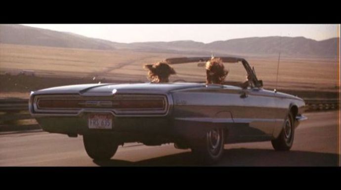 kabriolet Ford Thunderbird, herečka Susan Sarandon, film Thelma a Luise, r. 1991