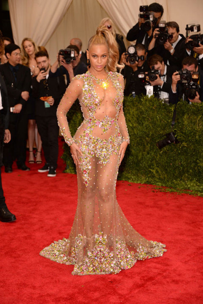Beyoncé v šatech Givenchy