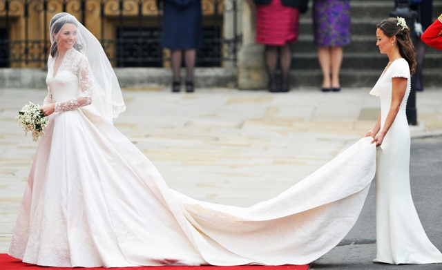 08Kate-Middletons-Wedding-Dress 08Kate-Middletons-Wedding-Dress