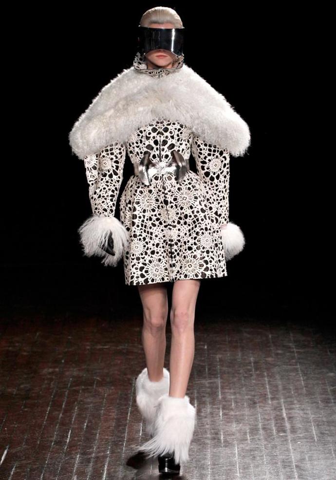PFW podzim/zima 2012/13: něžná vize Alexandera McQueena