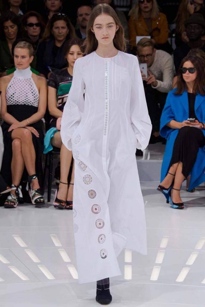 DIOR NA FASHION WEEKU: NÁVRAT DO BUDOUCNOSTI