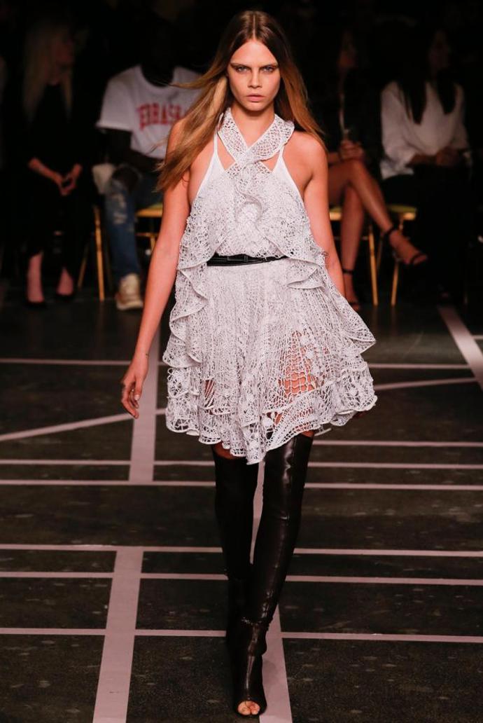 15 nejlepších šatů z pařížského fashion weeku