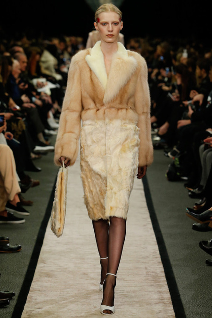 PFW: CHRISTIAN DIOR, GIVENCHY A STELLA McCARTNEY