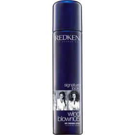 „Stylingový produkt Wind Blown od Redken. Dokáže vytvořit ve vlasech perfektní strukturu pro jakoukoliv další úpravu,“ říká Mirka.
