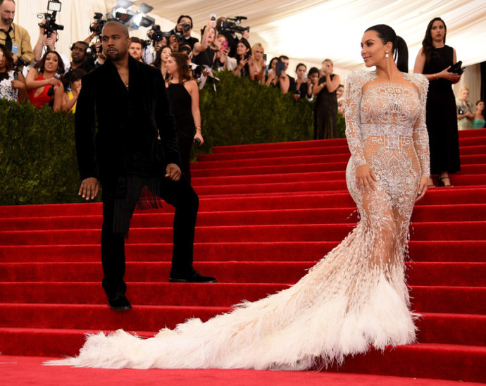 Kim Kardashian v šatech Roberto Cavalli