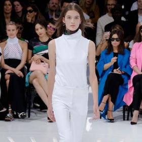 DIOR NA FASHION WEEKU: NÁVRAT DO BUDOUCNOSTI