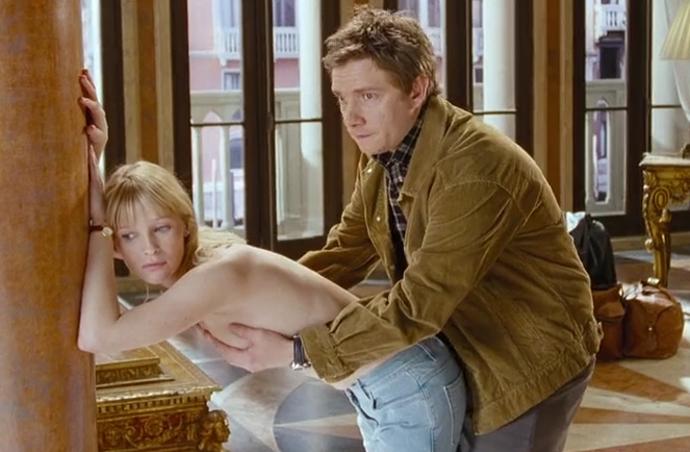 Martin Freeman jako Brad Pitt body double.