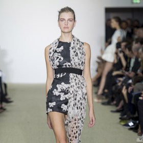 JARNÍ TREND: SÍLA KVĚTIN JARNÍ TREND: SÍLA KVĚTIN