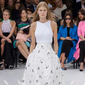 DIOR NA FASHION WEEKU: NÁVRAT DO BUDOUCNOSTI