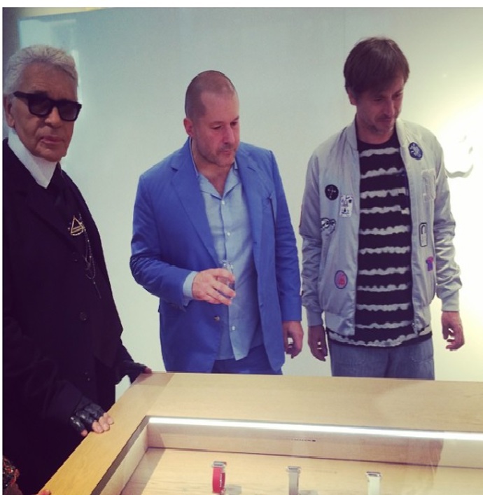 Karl nosí  Apple Watch!