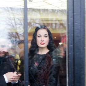 Streetstyle z pařížského týdne módy haute couture