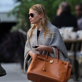Miliony kabelek Mary-Kate a Ashley Olsenových Miliony kabelek Mary-Kate a Ashley Olsenových