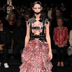 15 nejlepších šatů z pařížského fashion weeku