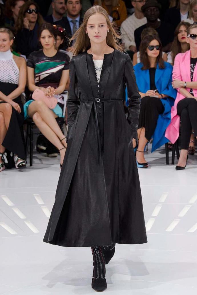 DIOR NA FASHION WEEKU: NÁVRAT DO BUDOUCNOSTI