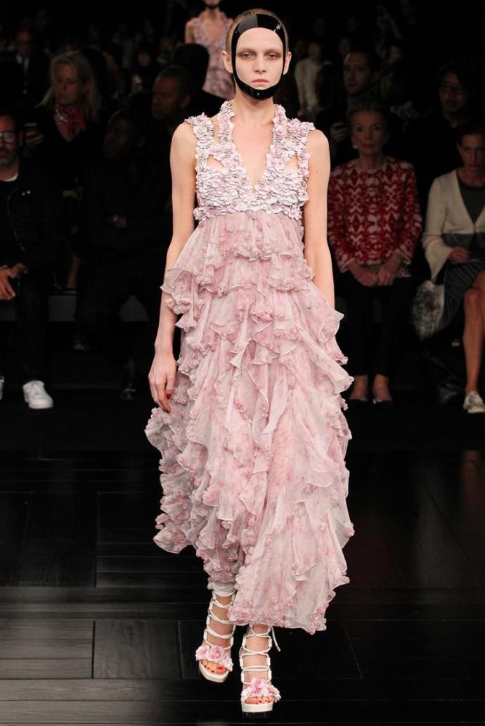 15 nejlepších šatů z pařížského fashion weeku