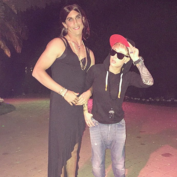 Sympatická Penny z TBBT si udělala společně s manželem legraci z jiného hollywoodského páru, který už dnes není úplně aktuální. Poznáte ze kterého?