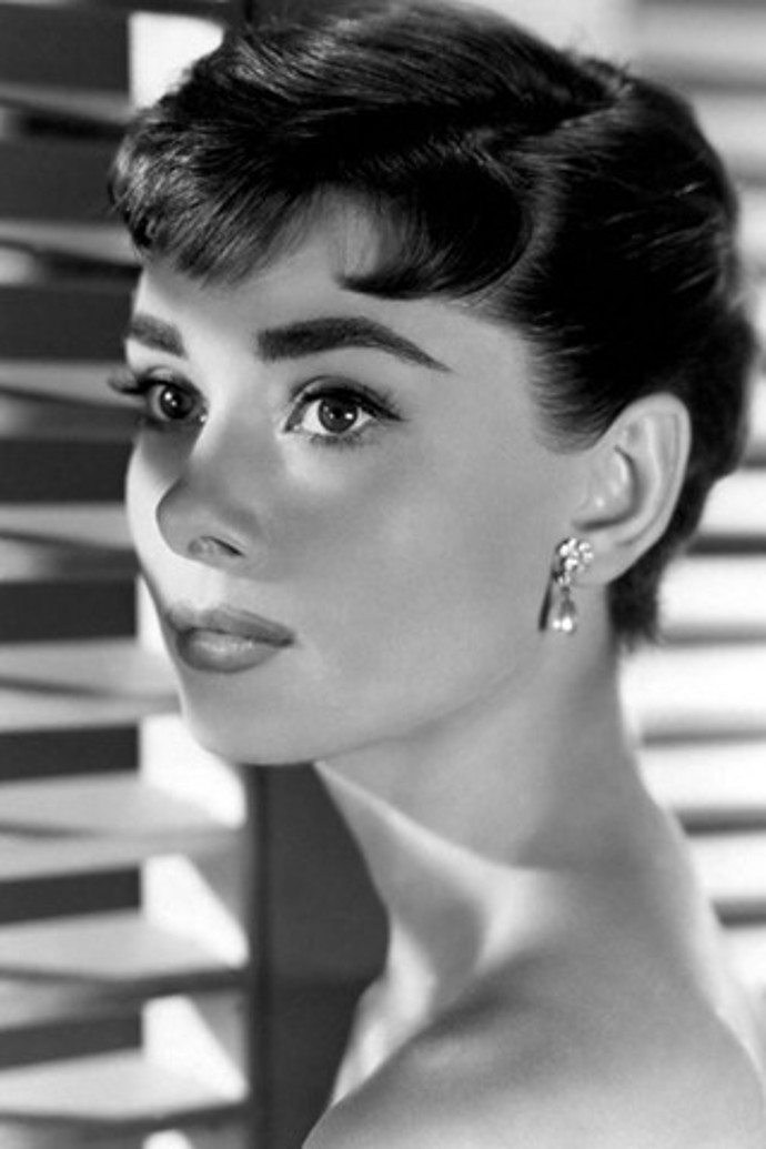 Slavné účesy slavné Audrey Hepburn