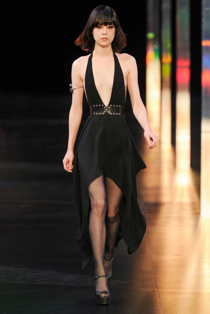 15 nejlepších šatů z pařížského fashion weeku