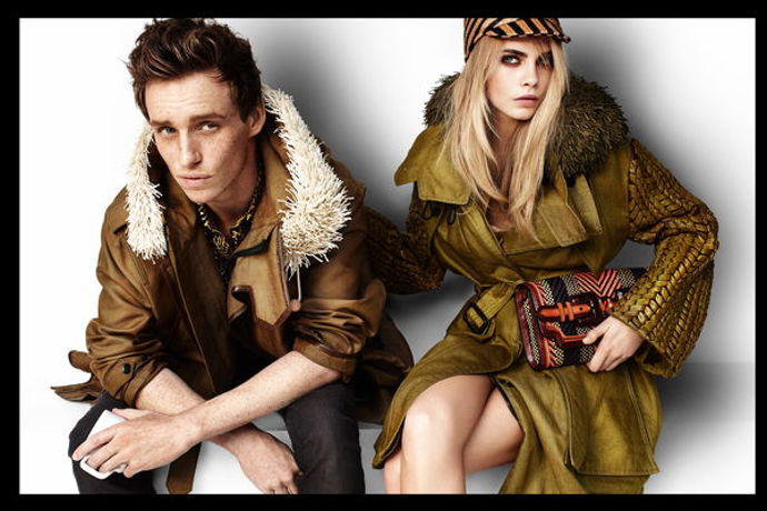 Burberry – fotograf: Mario Testino, modelka: Cara Delevigne