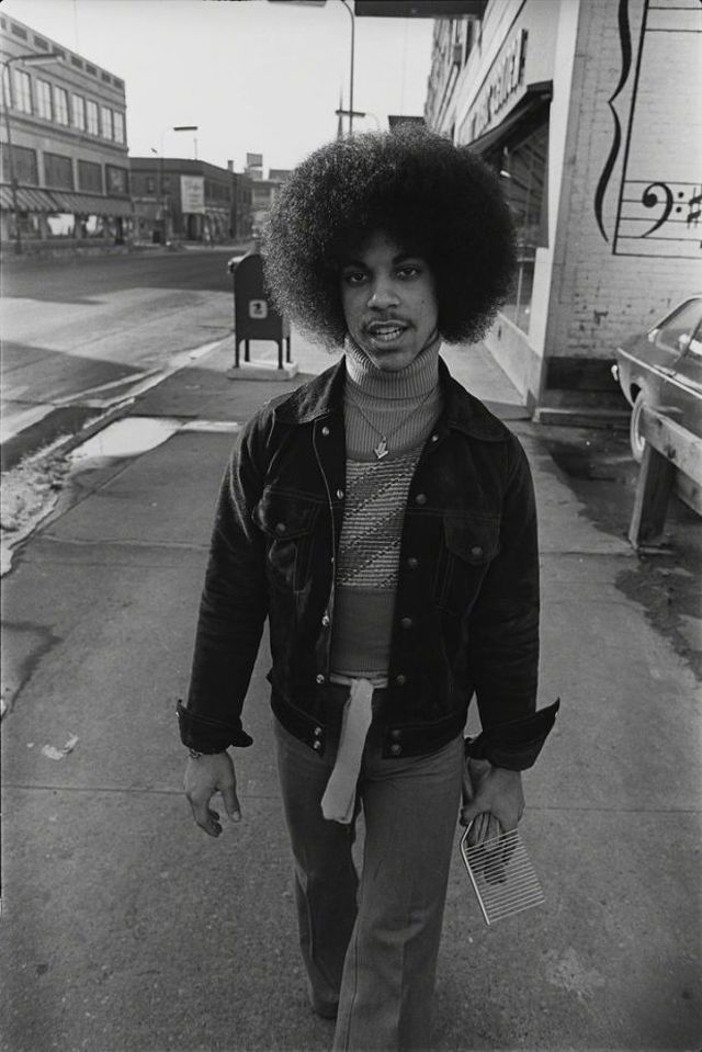 19 76728