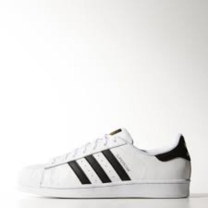 Na světlo světa se poprvé dostaly v roce 1969, v 70. letech je už nosilo 75% hráčů NBA. Paří mezi stálice značky Adidas a i dnes jsou oblíbenější a oblíbenější.  Ráda je nosí například Kylie Jenner nebo Rihanna. 
