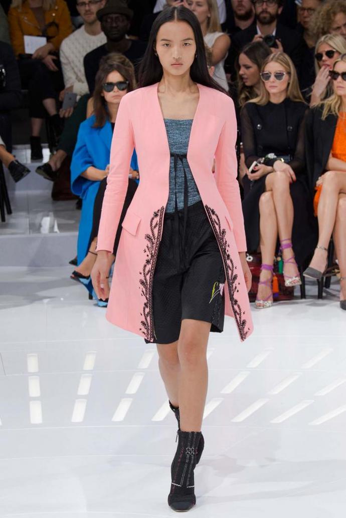 DIOR NA FASHION WEEKU: NÁVRAT DO BUDOUCNOSTI