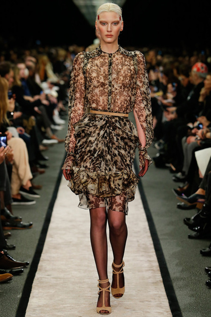 PFW: CHRISTIAN DIOR, GIVENCHY A STELLA McCARTNEY