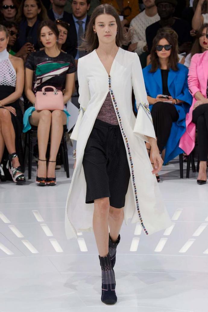 DIOR NA FASHION WEEKU: NÁVRAT DO BUDOUCNOSTI