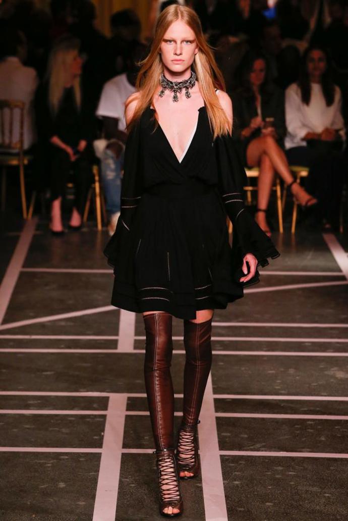 15 nejlepších šatů z pařížského fashion weeku
