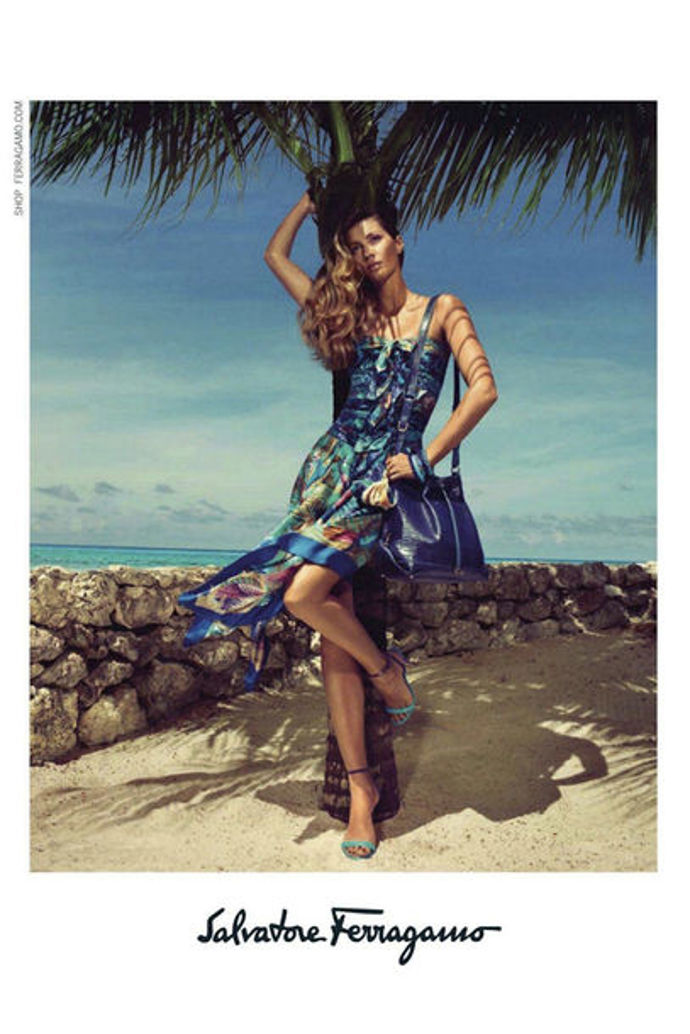 Salvatore Ferragamo – fotograf: Mario Testino, modelka: Gisele Bündchen