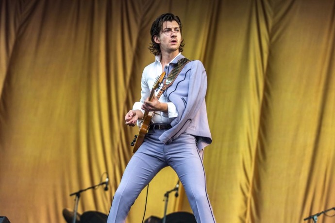 Alex Turner dostal nás i celý Berlín
