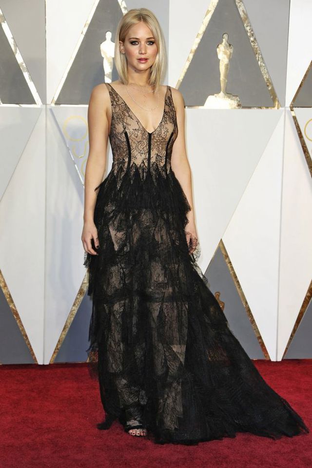 oscars red carpet 2830 jennifer lawrence superJumbo v2 77525 oscars red carpet 2830 jennifer lawrence superJumbo v2 77525