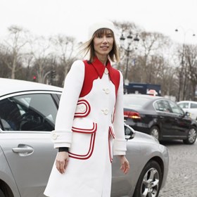 Haute couture v ulicích Paříže