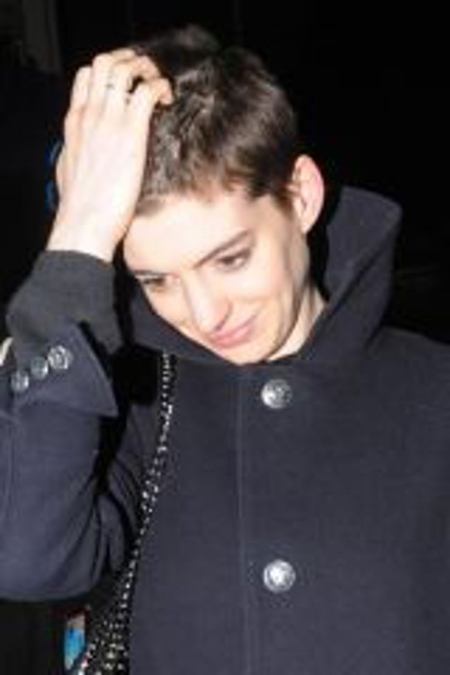 anne-hathaway_gallery_large_portrait_scale anne-hathaway_gallery_large_portrait_scale