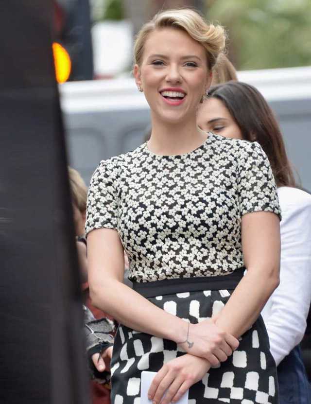 1350572626-scarlett-johansson-tattoo-getty__large