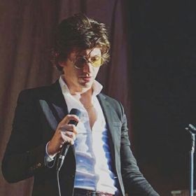 Alex Turner dostal nás i celý Berlín Alex Turner dostal nás i celý Berlín