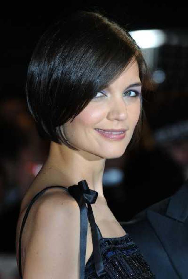 katie_holmes_valkyrie_premiere_short_bob_hairstyle katie_holmes_valkyrie_premiere_short_bob_hairstyle