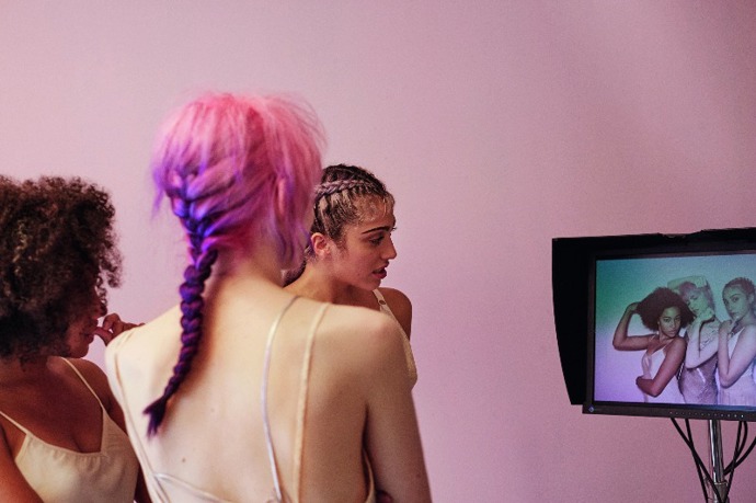 Dcera Madonny září v kampani na cool parfém Stella McCartney POP