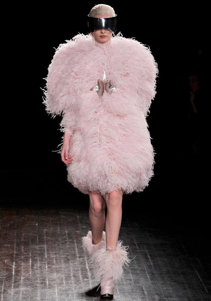PFW podzim/zima 2012/13: něžná vize Alexandera McQueena