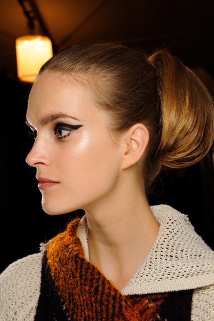 Módní účes 2013 - Anna Sui Módní účes 2013 - Anna Sui