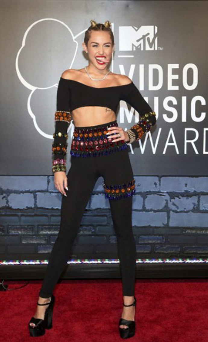 TOP 10 outfitů z Video Music Awards