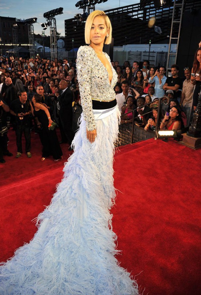 TOP 10 outfitů z Video Music Awards