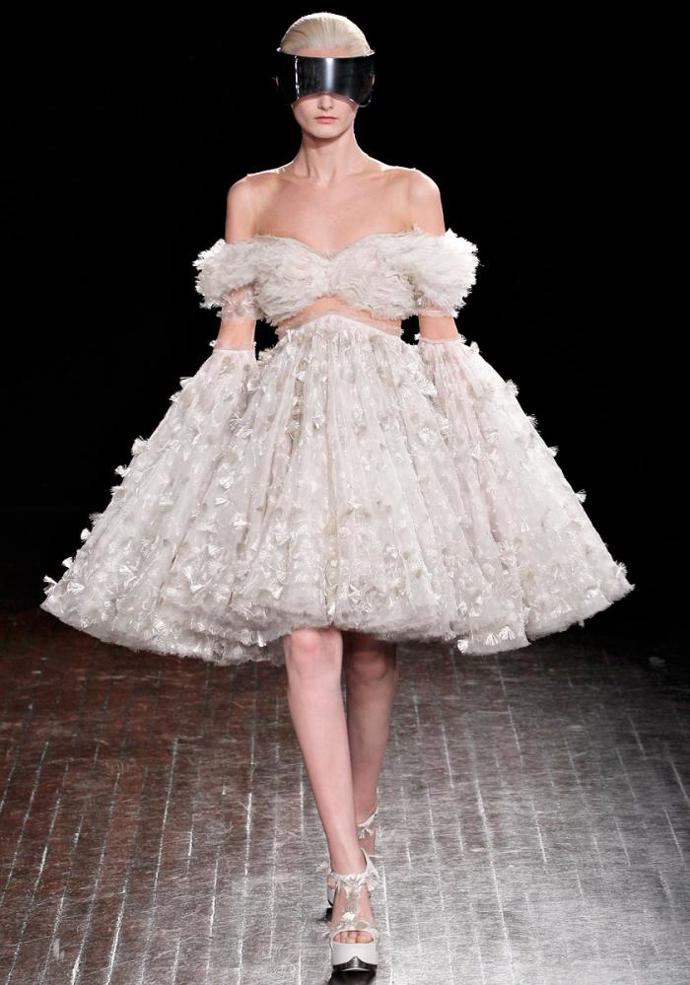 PFW podzim/zima 2012/13: něžná vize Alexandera McQueena